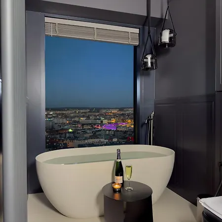 Urban Global Skyline 22nd Floor No 15 - Air Condition - Free Garage - Luxury